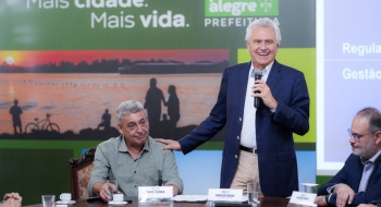 Em Porto Alegre, Caiado firma parceria para diminuir filas na Saúde